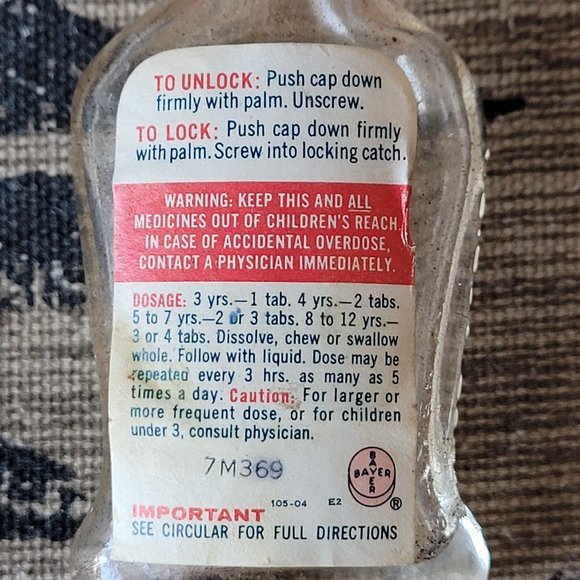 COPY - Vintage Bayer Children's Aspirin Glass Bottle - Picture 4 of 6